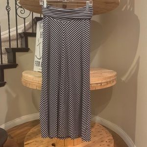 $$$ Maternity- Old Navy Maxi Skirt XS
